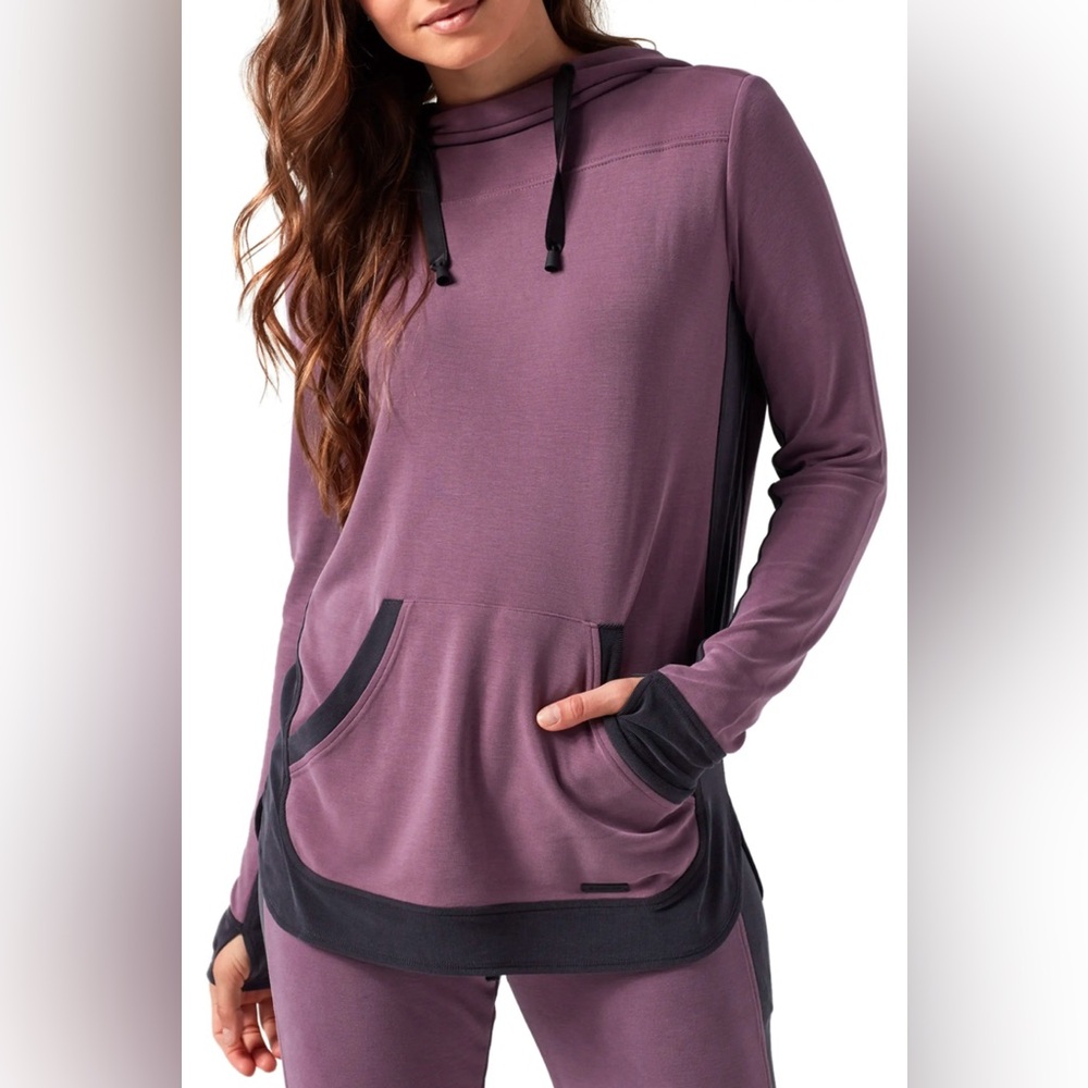 Blanc Noir Amour Active Pullover Hoodie